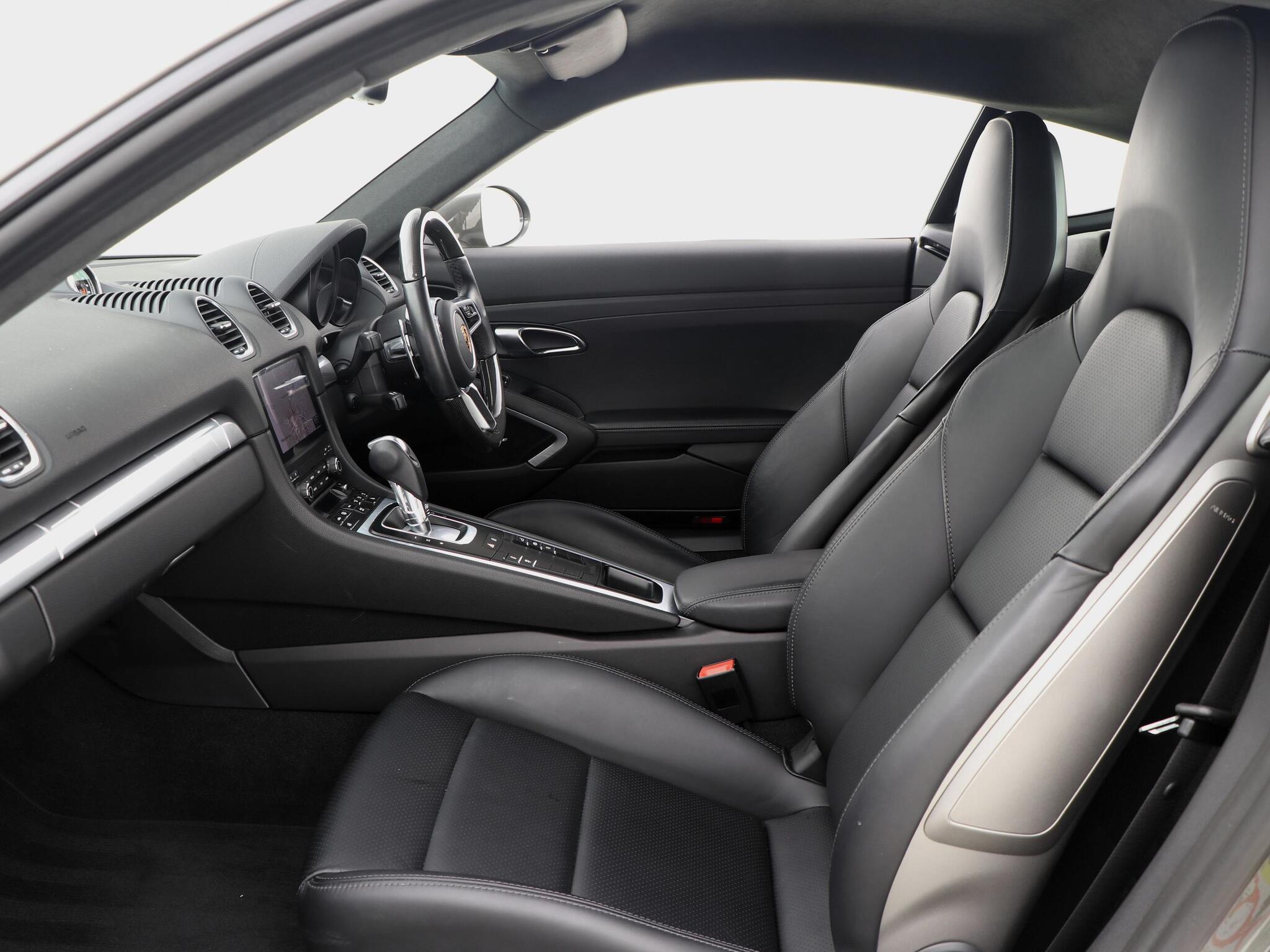 Porsche Cayman view 41