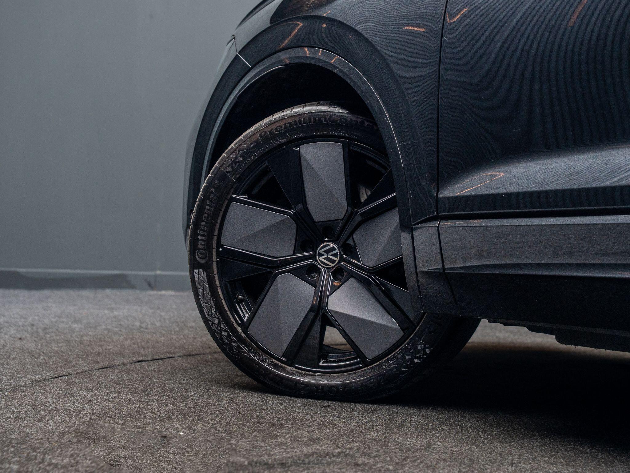 Volkswagen Touareg view 15