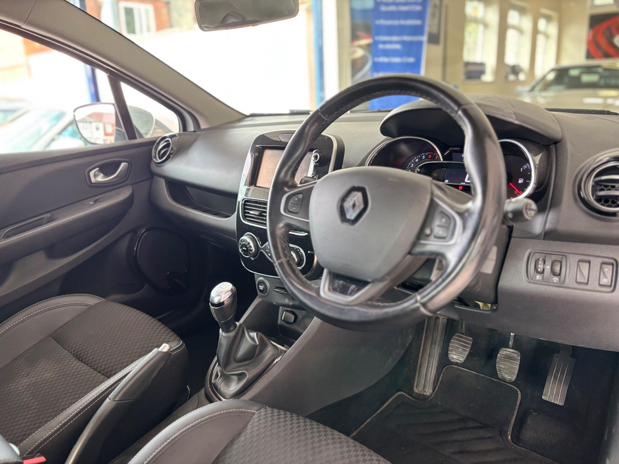 Renault Clio view 9