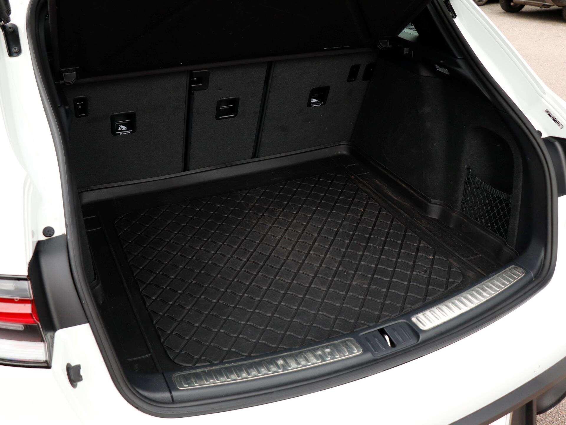 Porsche Macan view 27