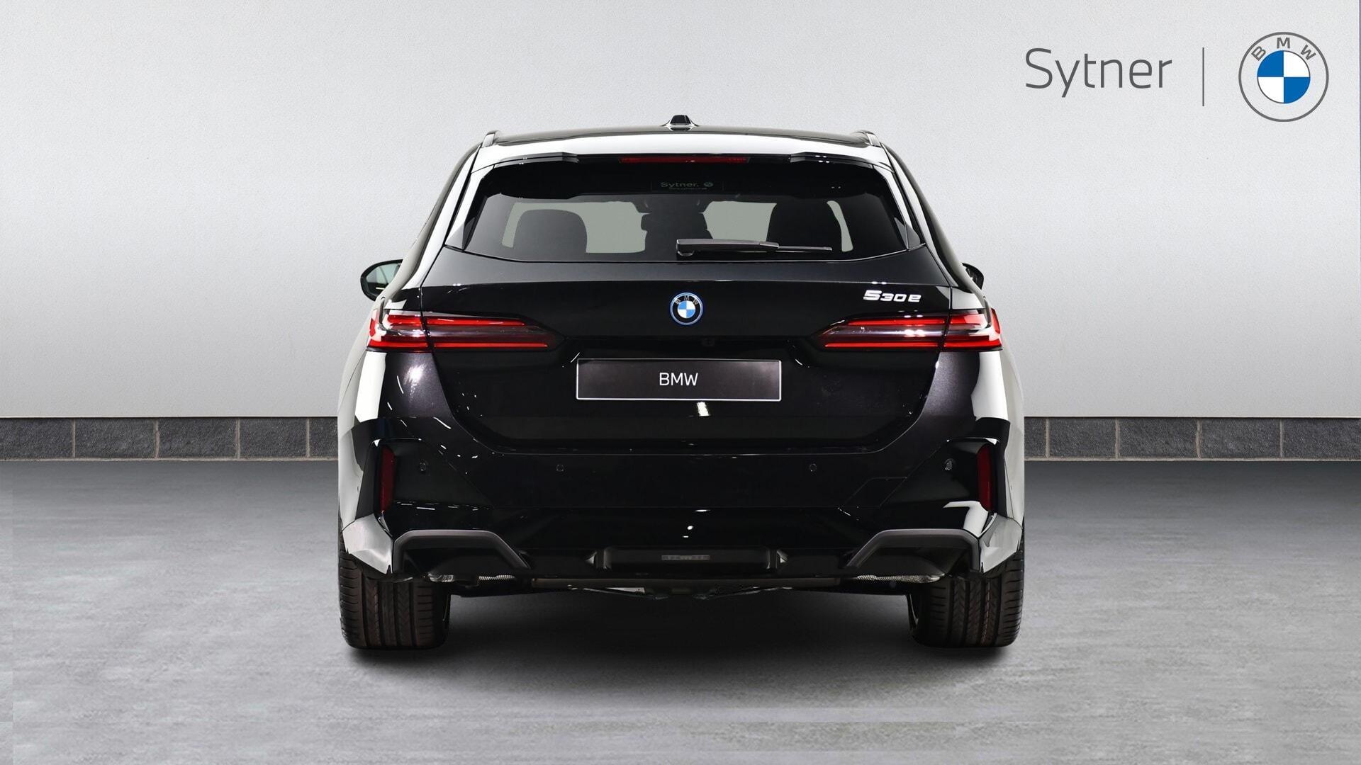 BMW 5 Series view 15