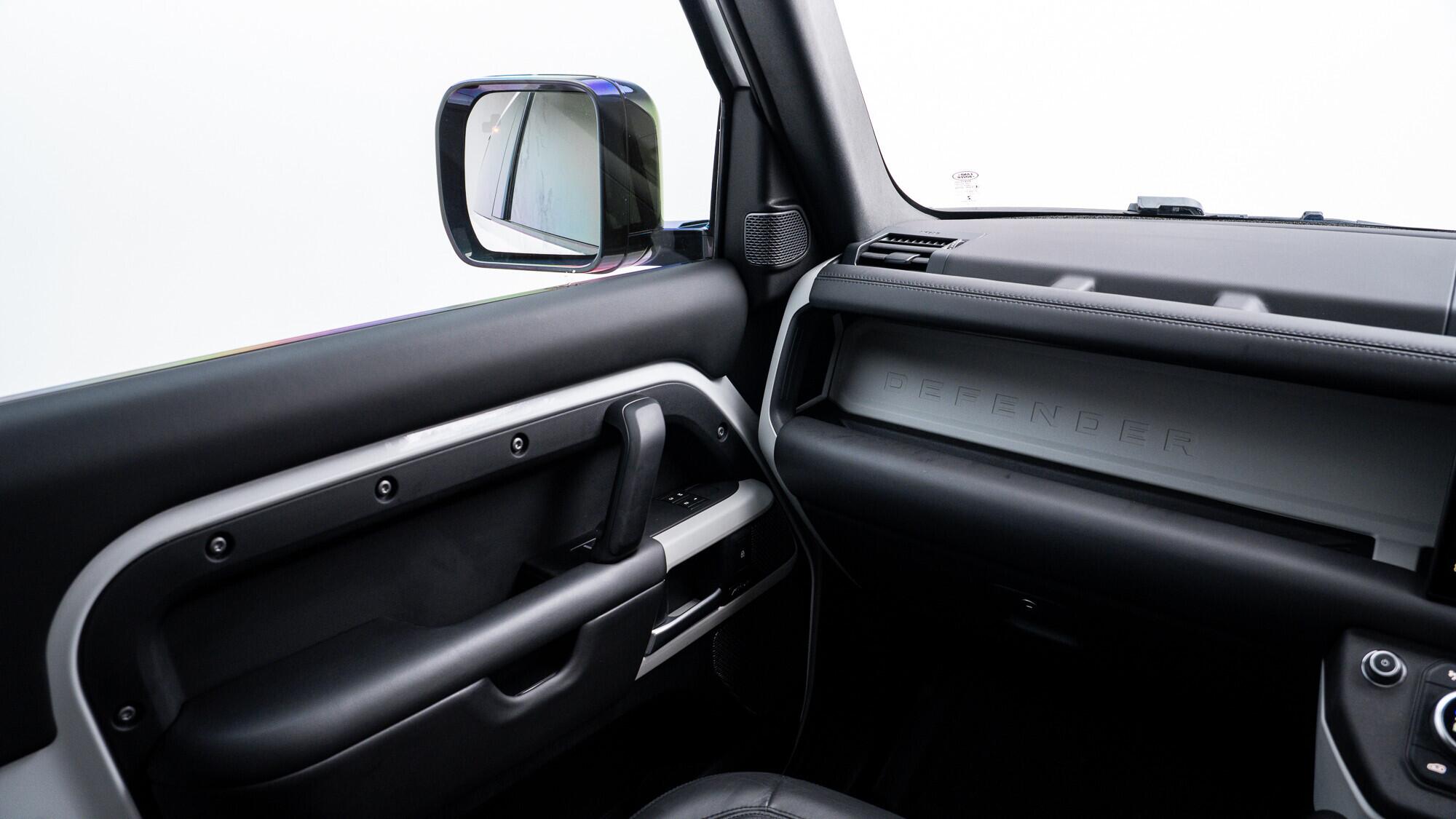 Land Rover Defender view 35