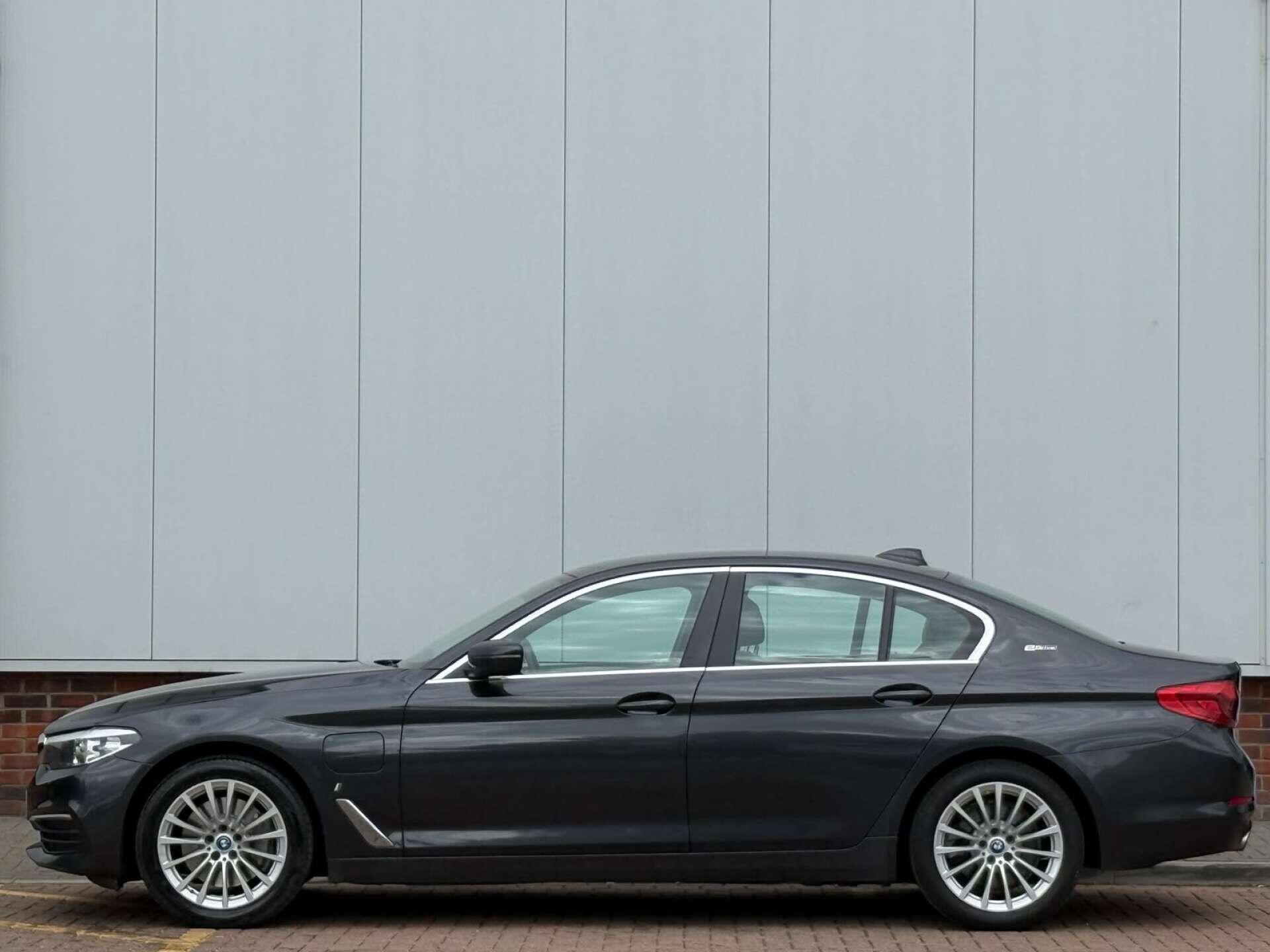 BMW 5 Series view 10