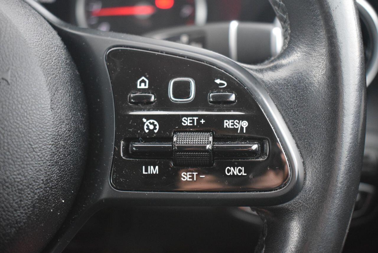 Mercedes-Benz C-Class view 25