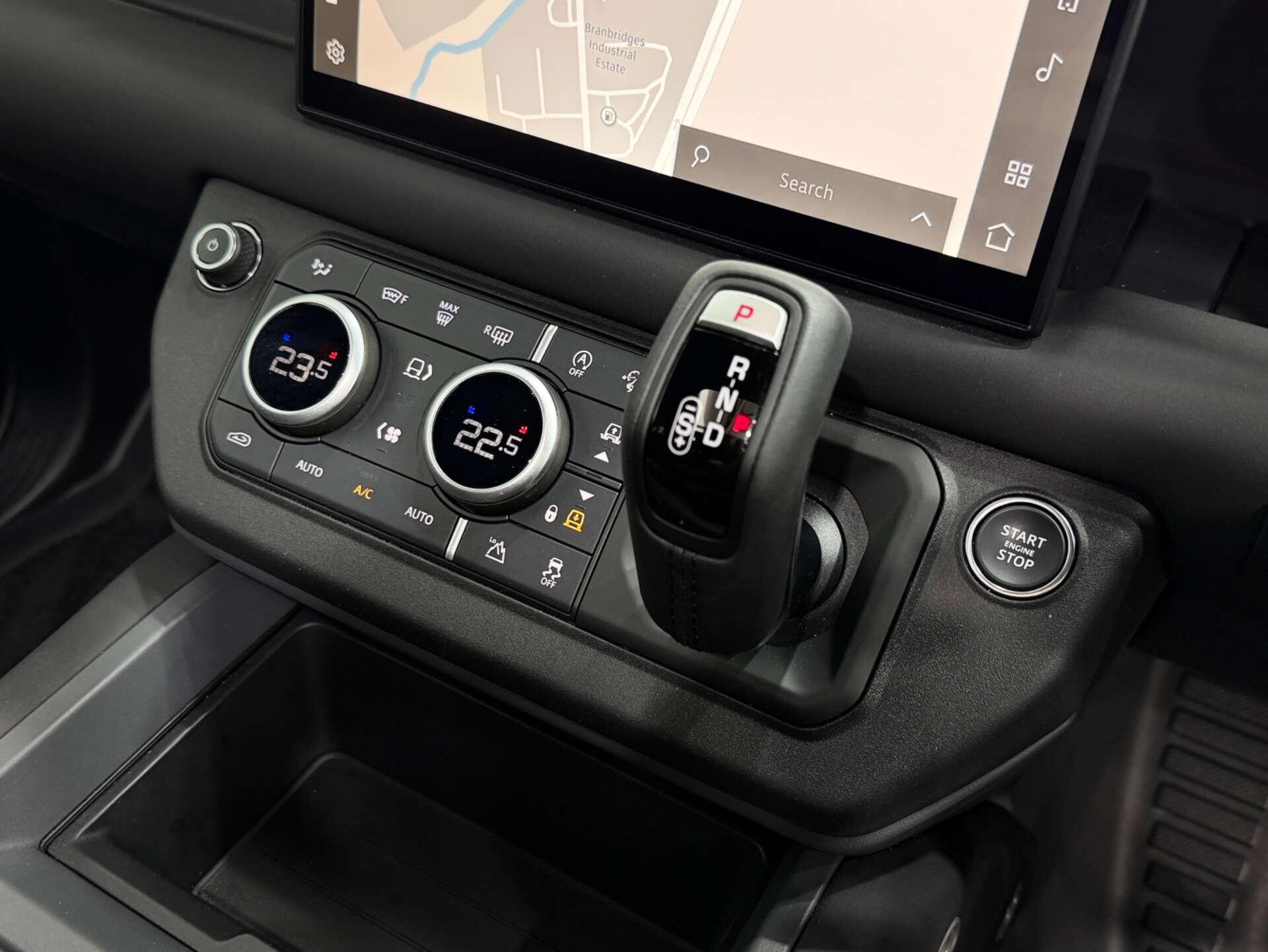 Land Rover Defender view 19