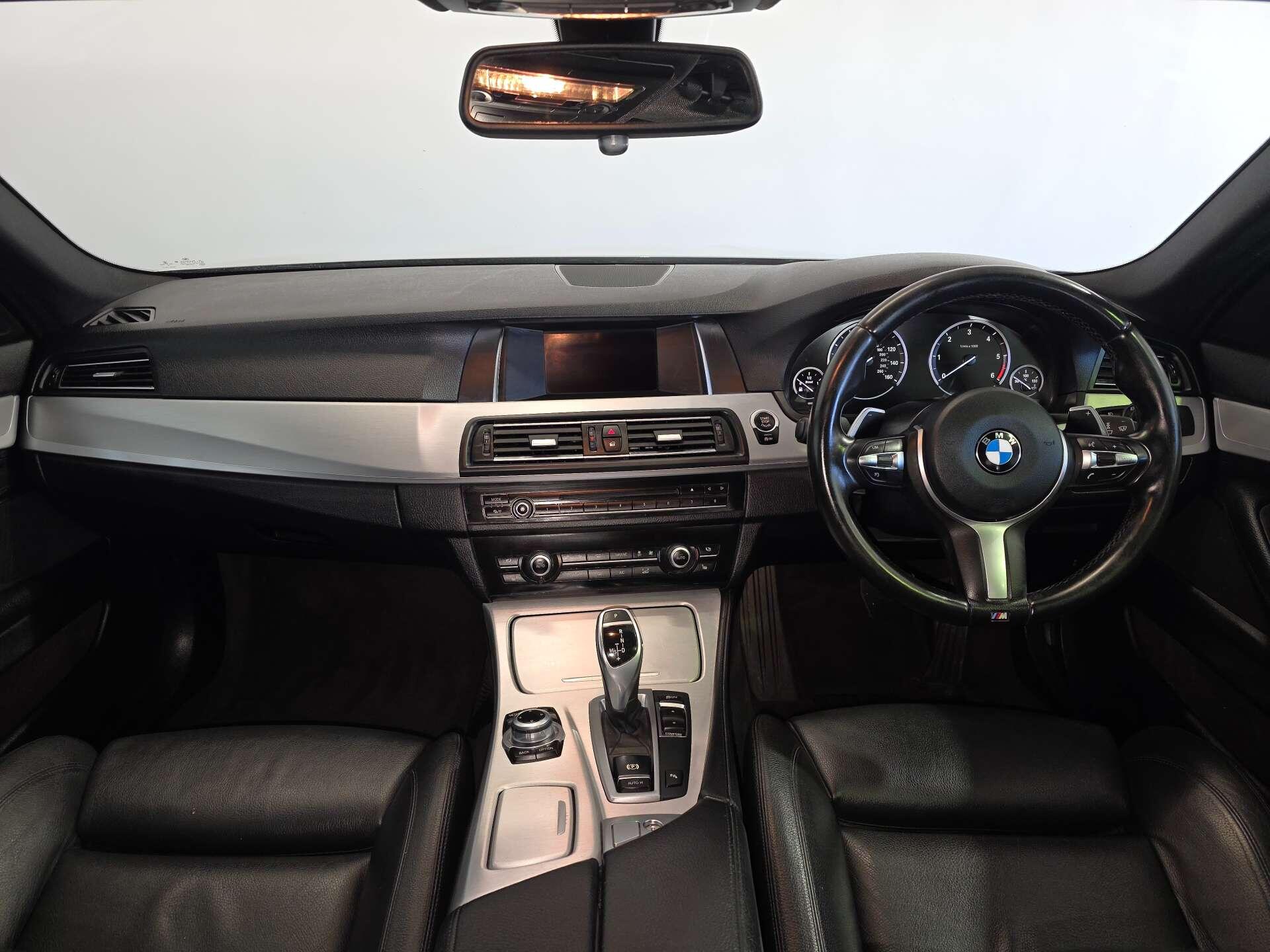 BMW 5 Series view 9