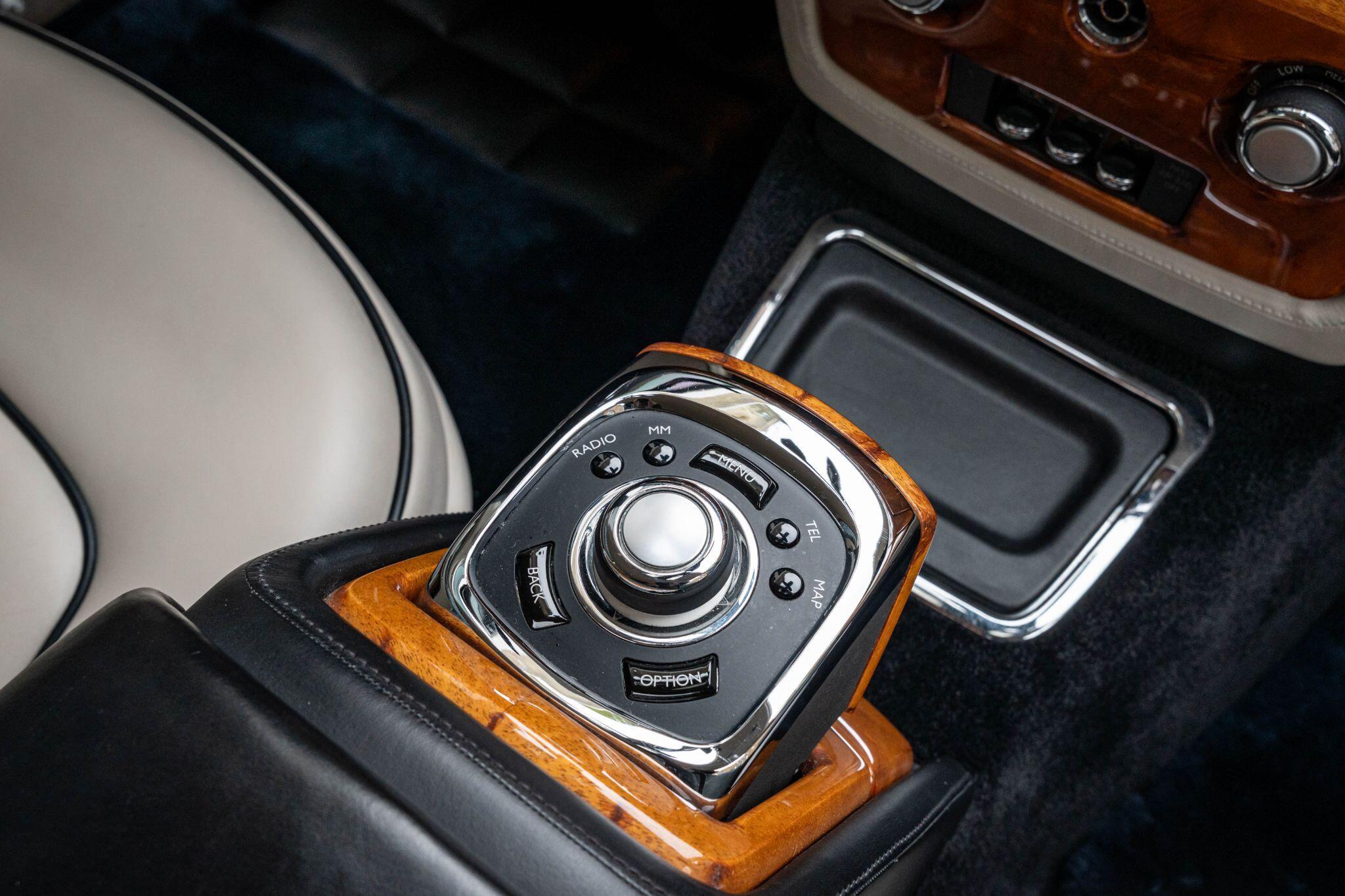 Rolls-Royce Phantom view 13