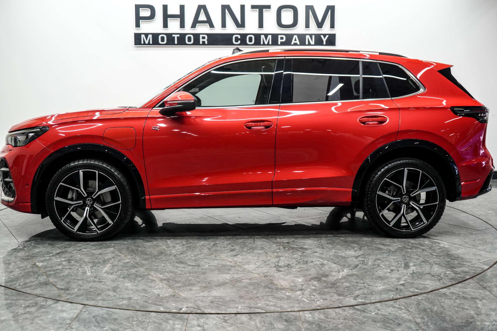 Volkswagen Tiguan view 3