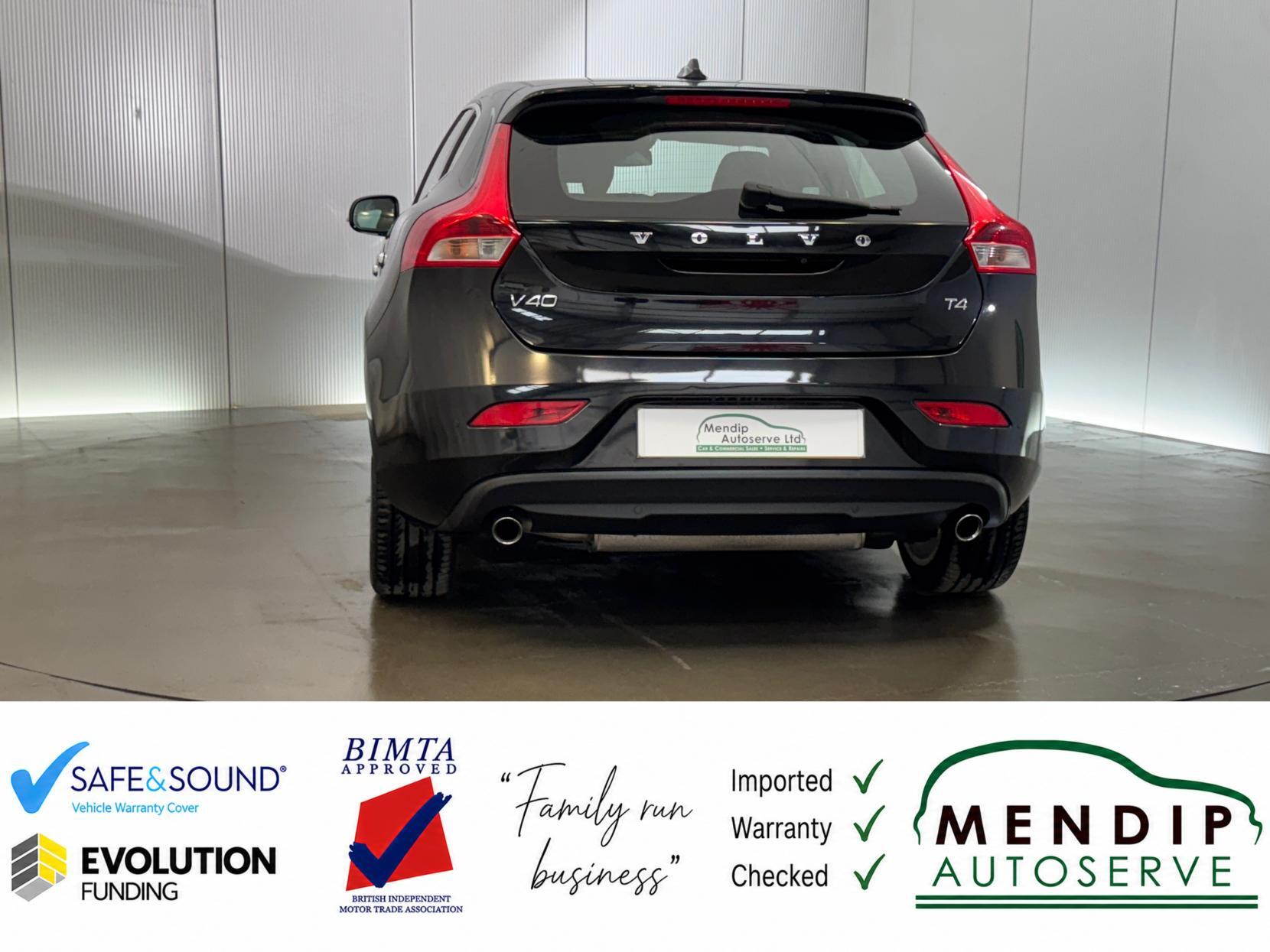 Volvo V40 view 19
