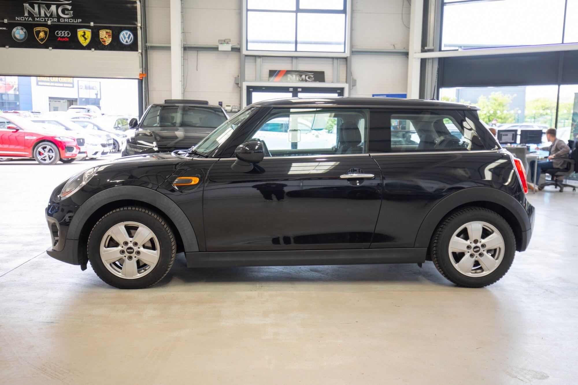 Mini Hatch view 26