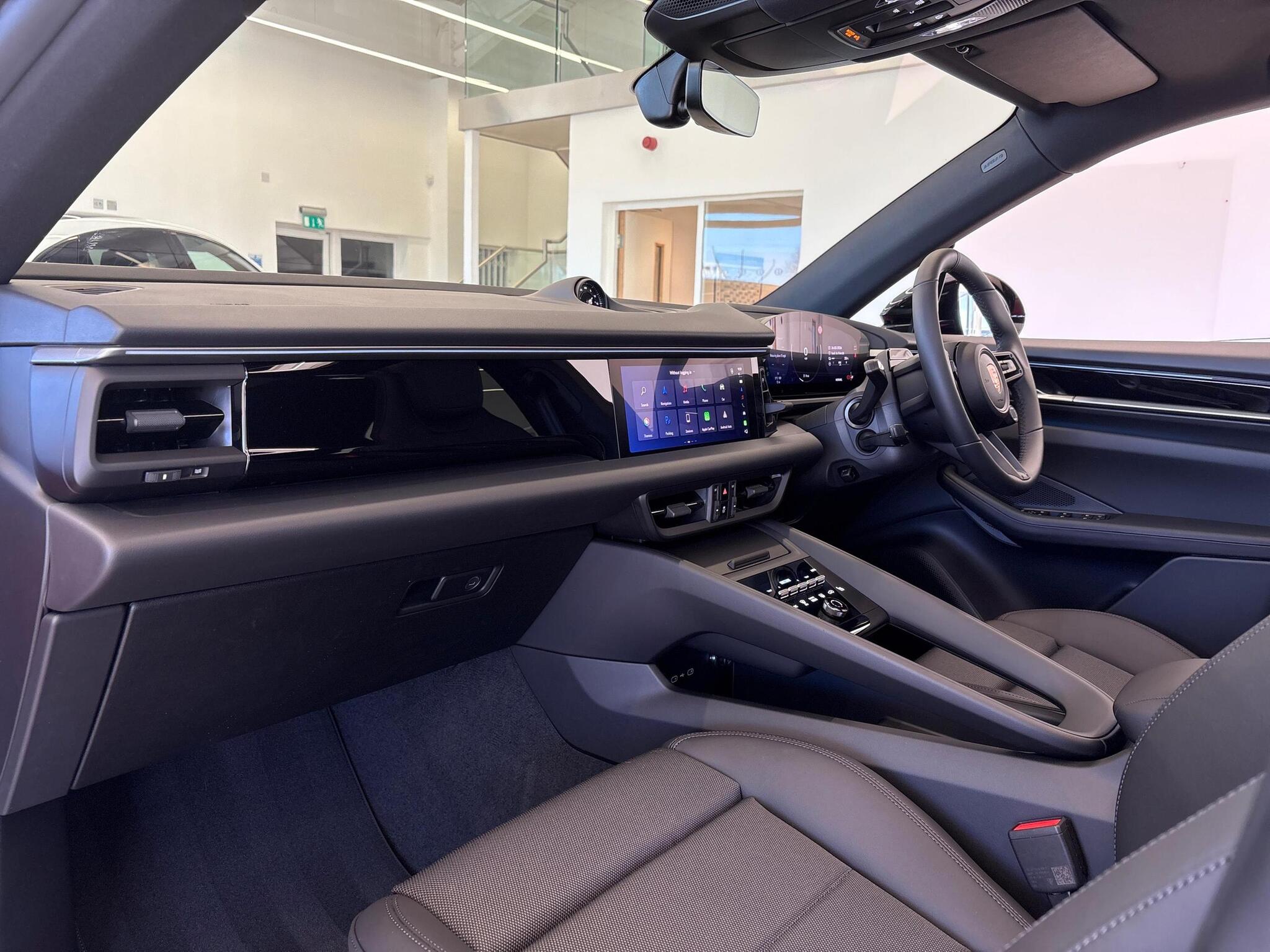 Porsche Macan view 13