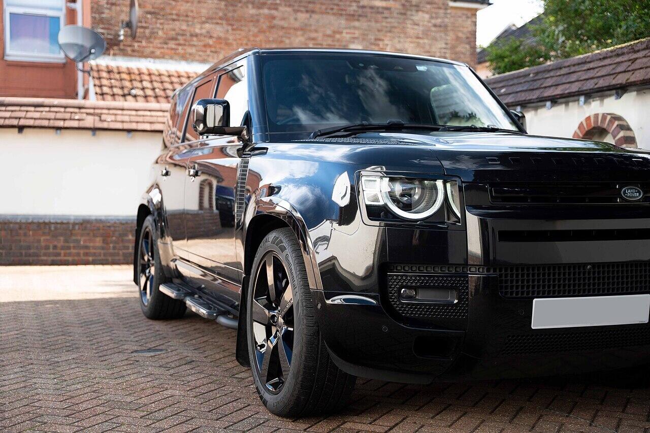 Land Rover Defender view 6
