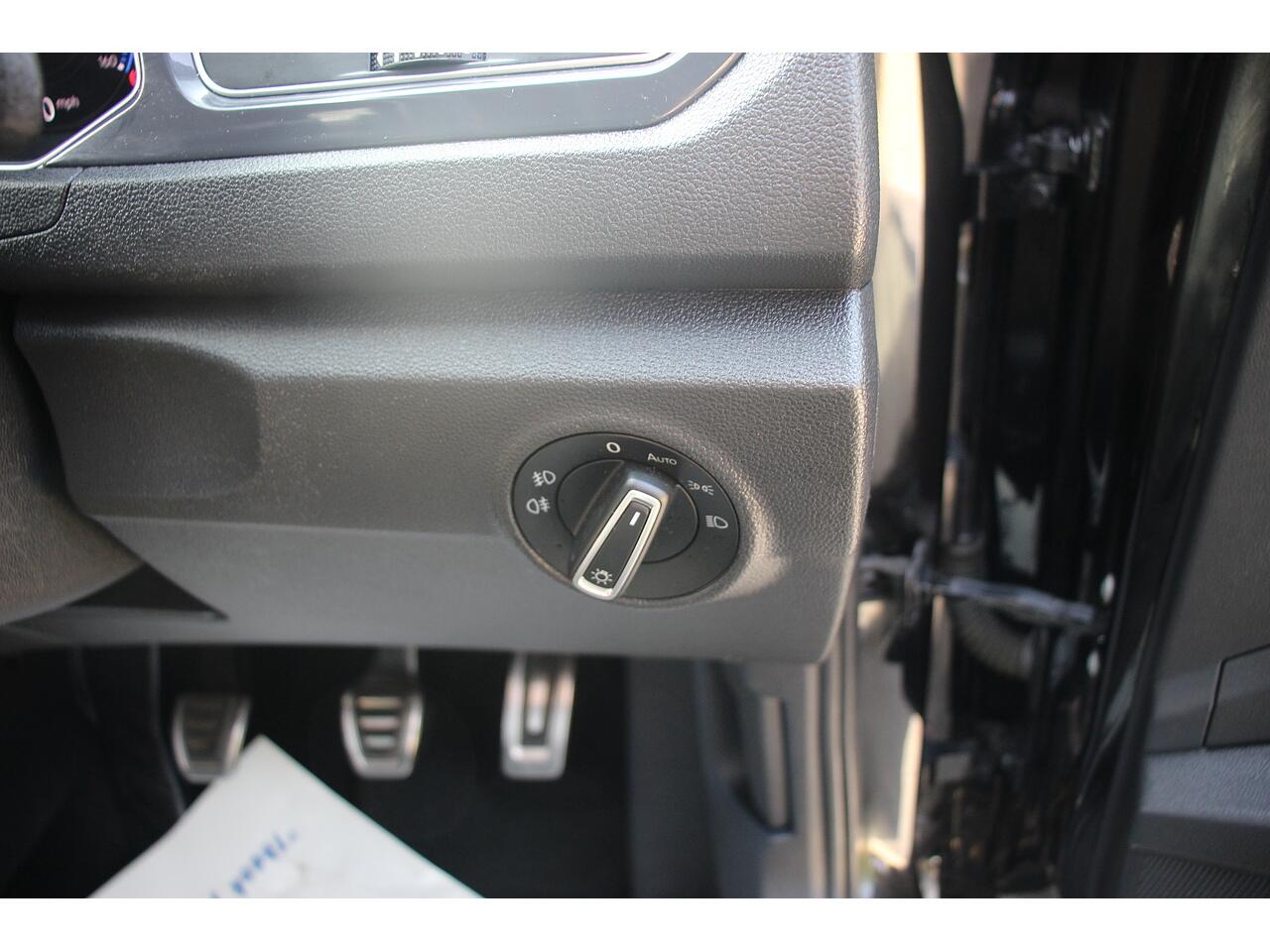 Volkswagen T-Roc view 18