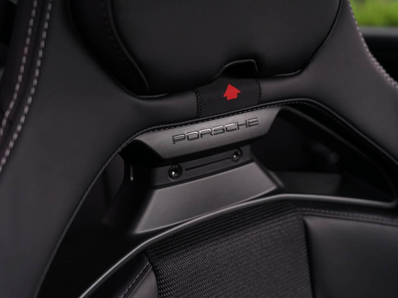 Porsche 911 view 18