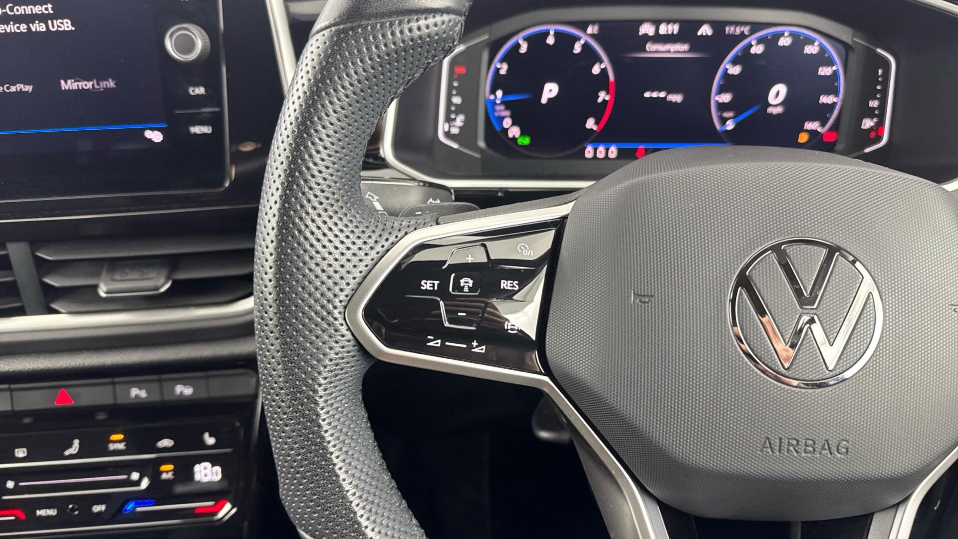 Volkswagen T-Roc view 40
