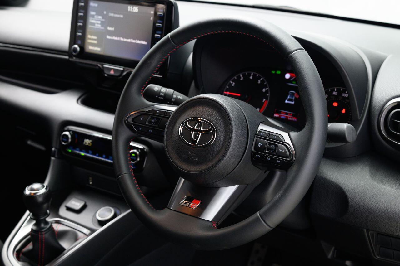 Toyota Yaris view 17