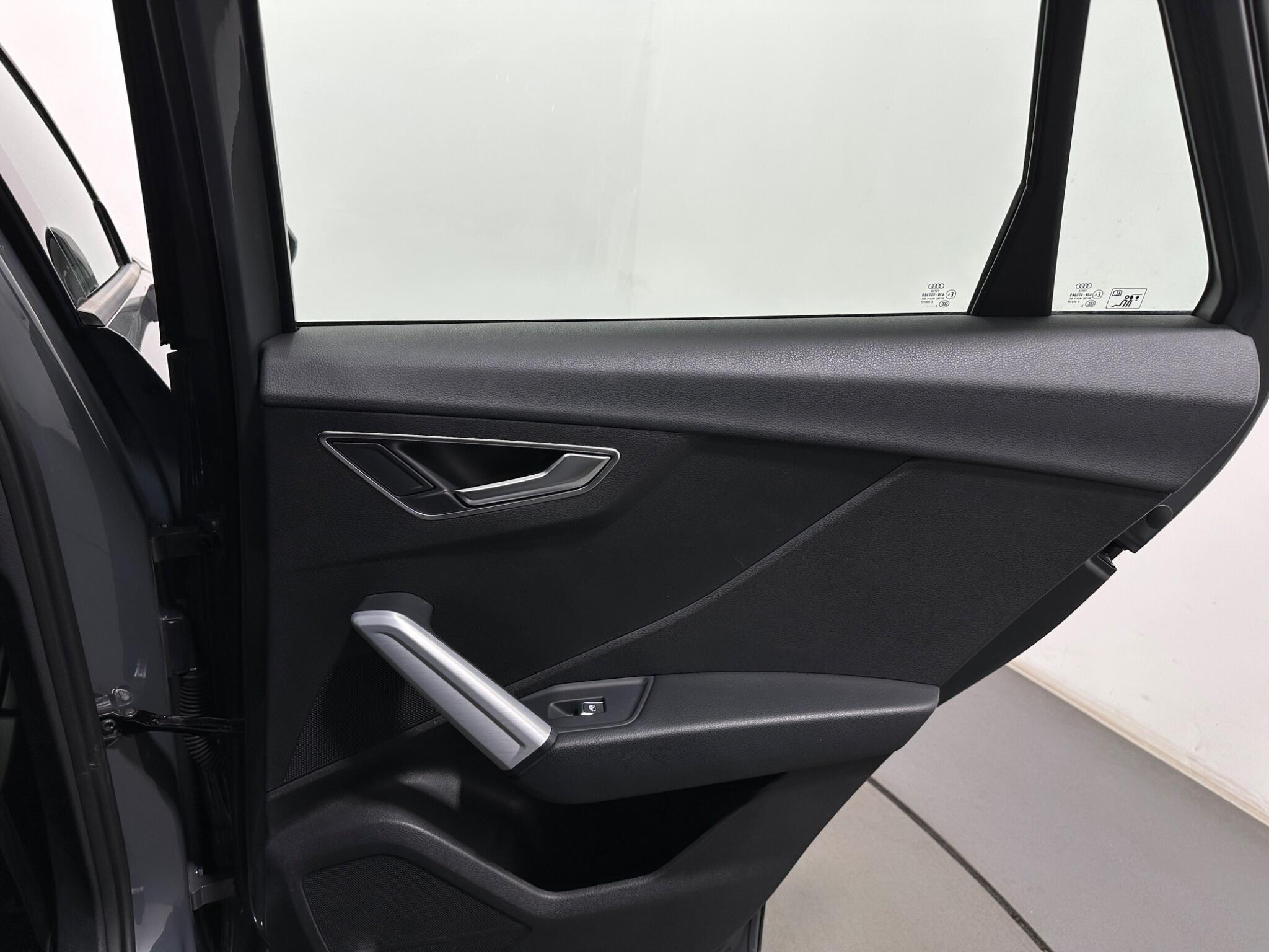 Audi Q2 view 43