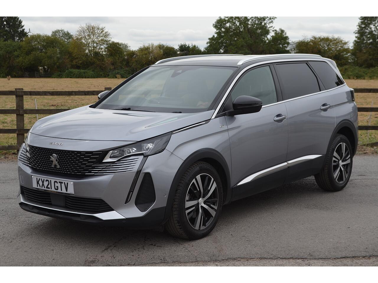 Peugeot 5008 view 5