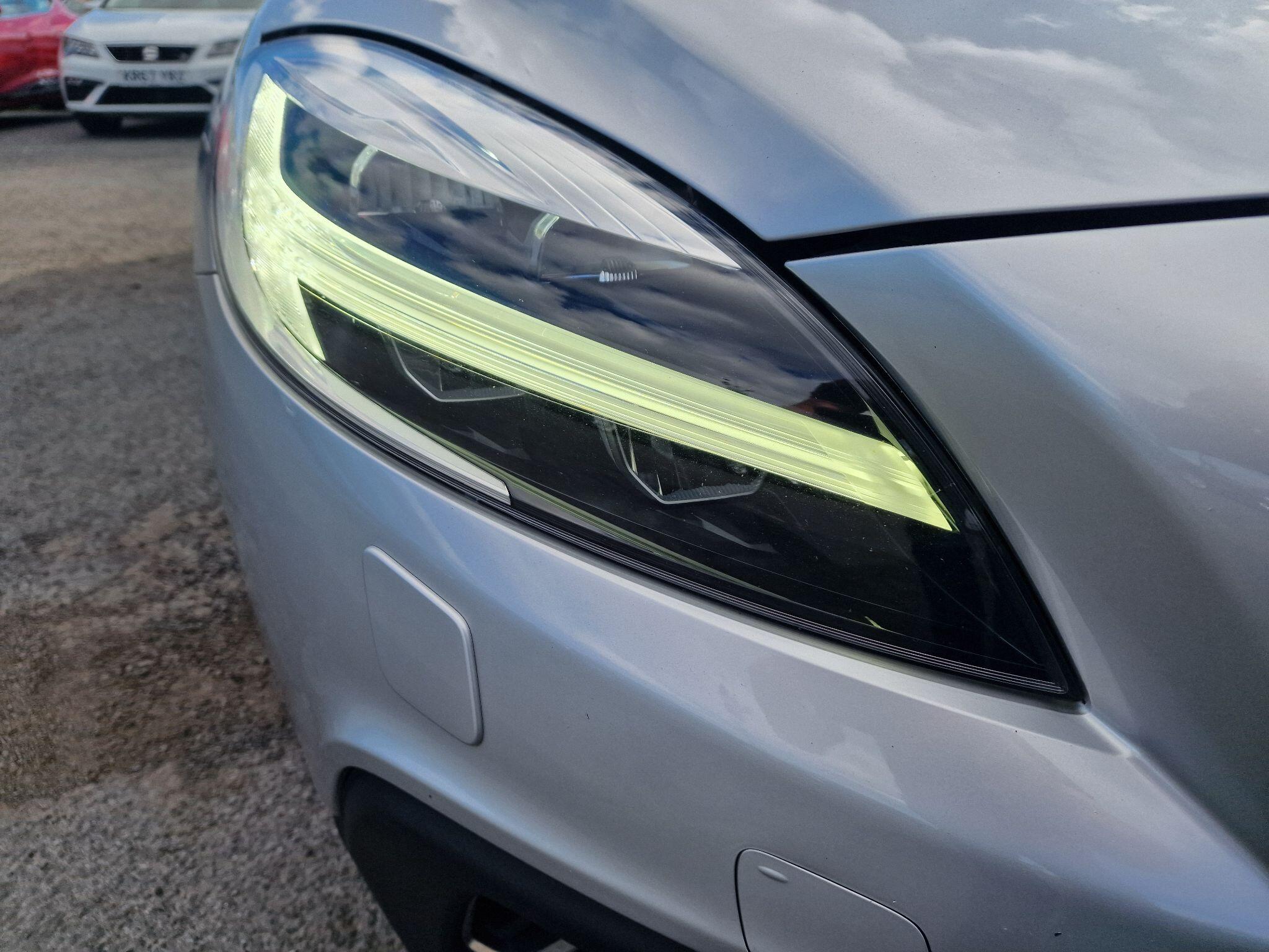 Volvo V40 Cross Country view 54