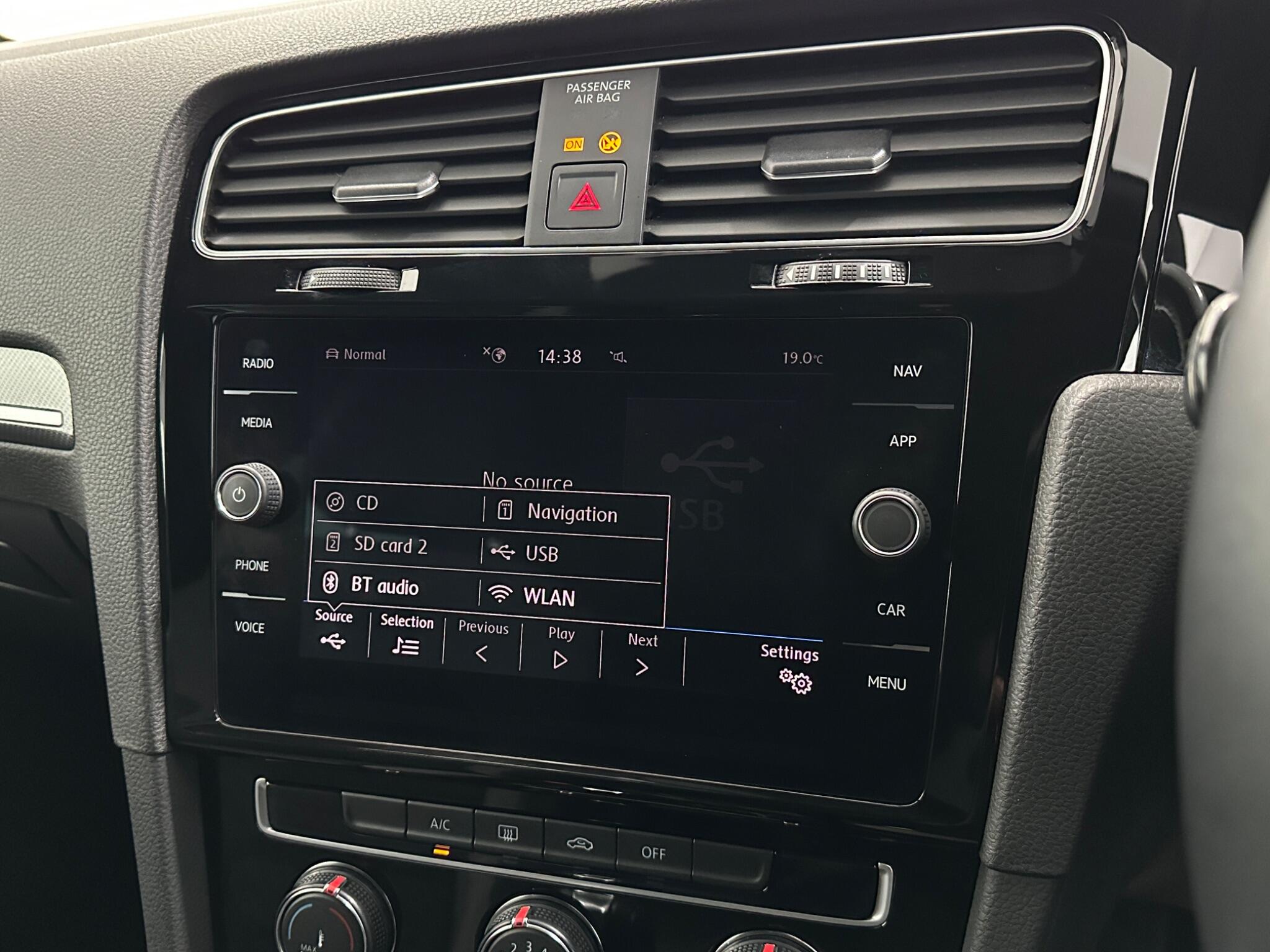 Volkswagen Golf view 26