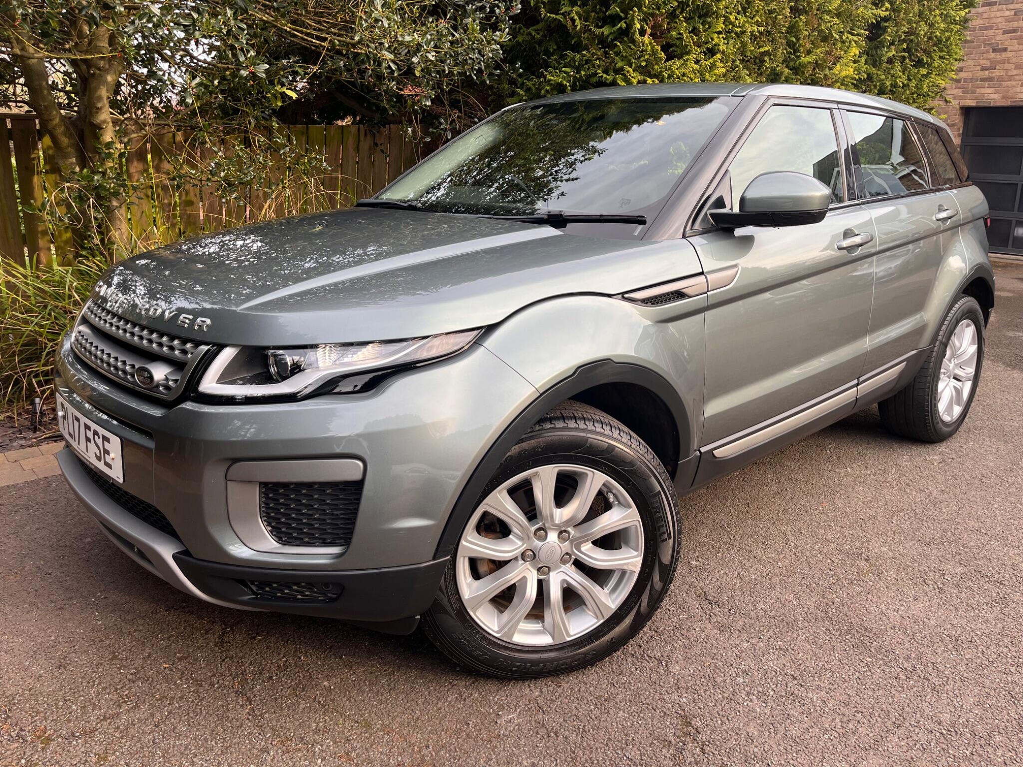 Land Rover Range Rover Evoque view 3