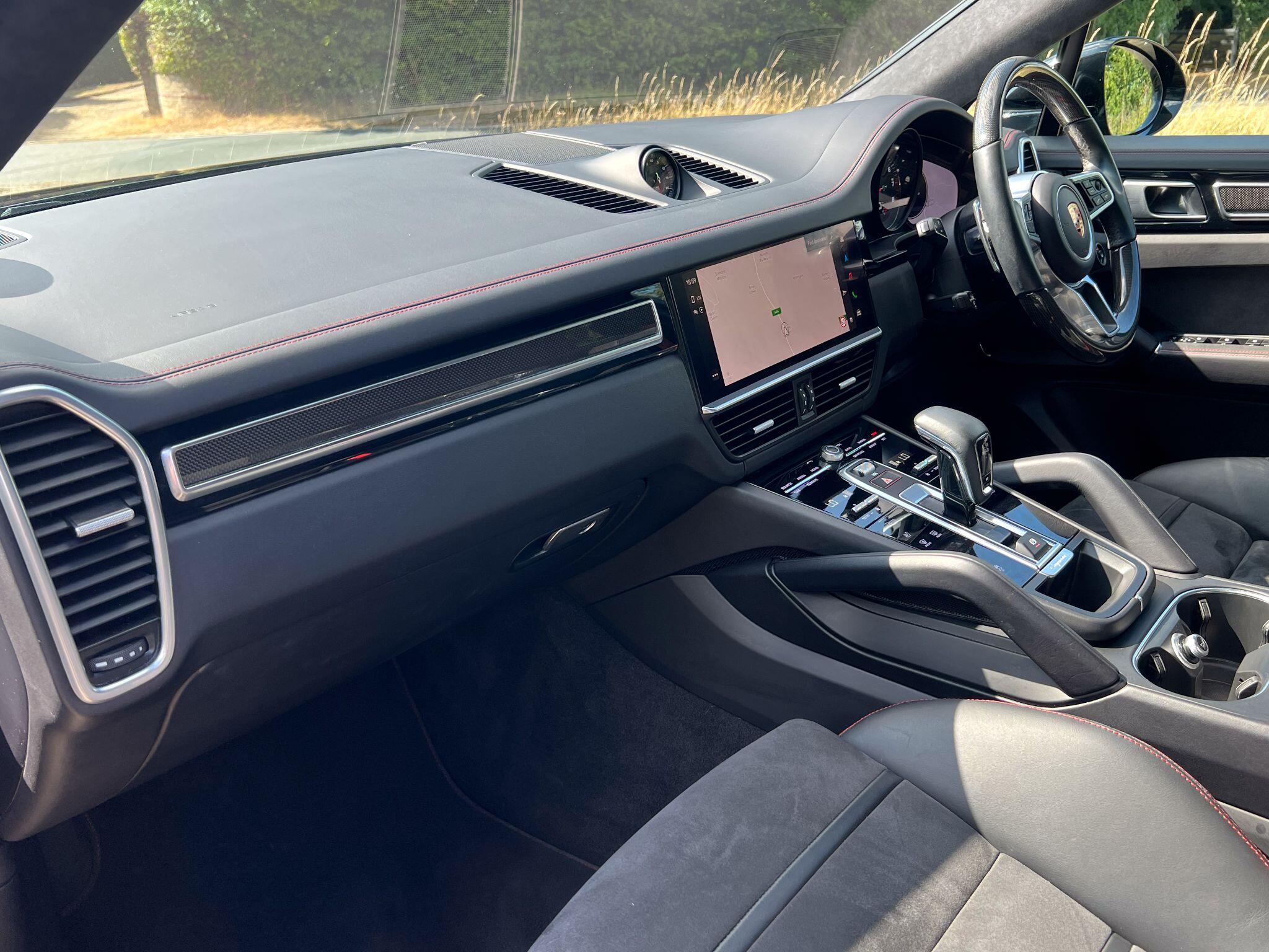 Porsche Cayenne view 13