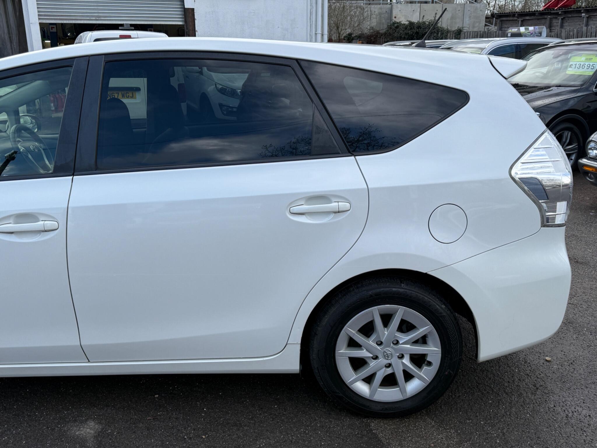 Toyota Prius+ - Image 13