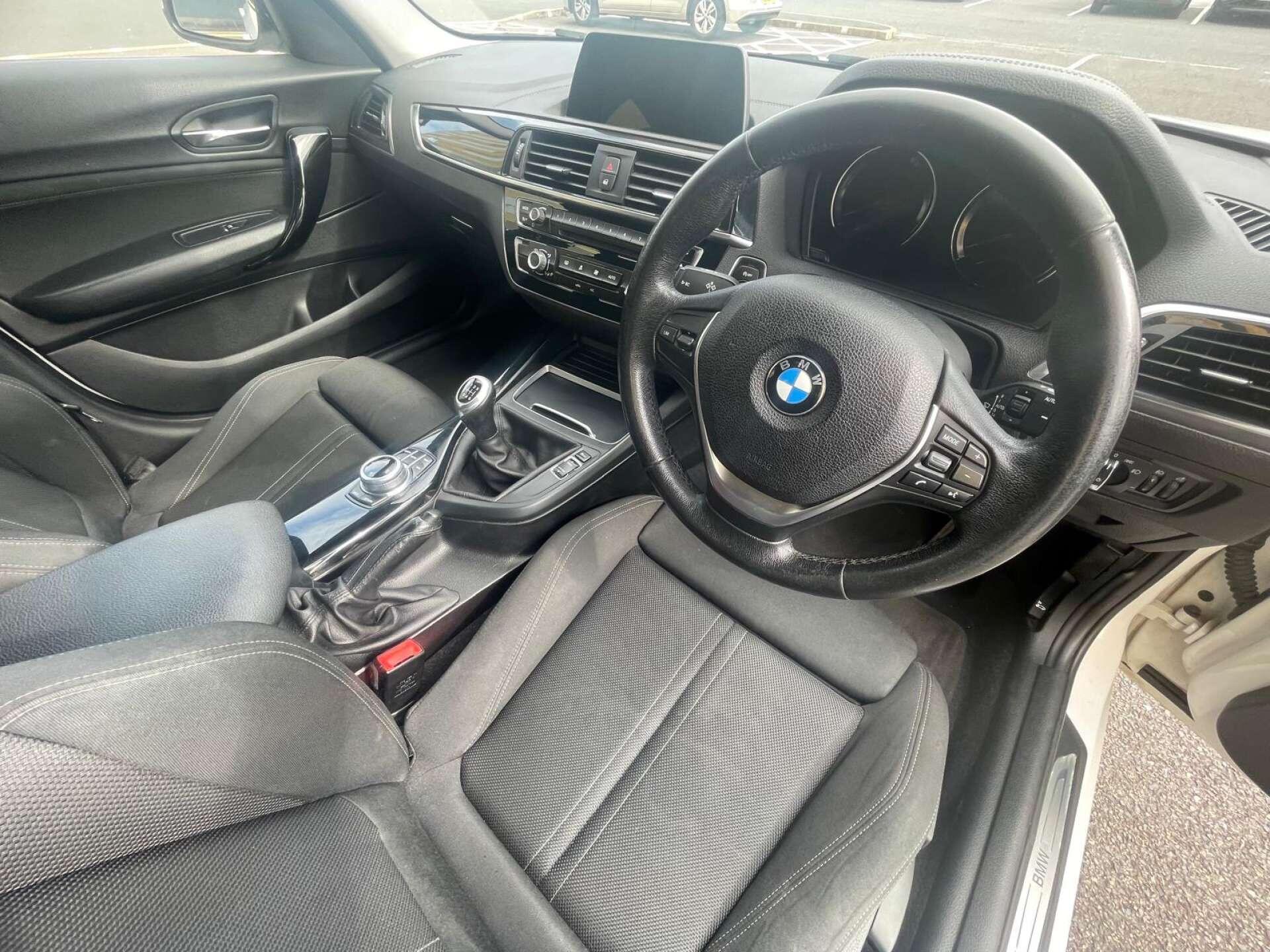 BMW 1 Series view 24