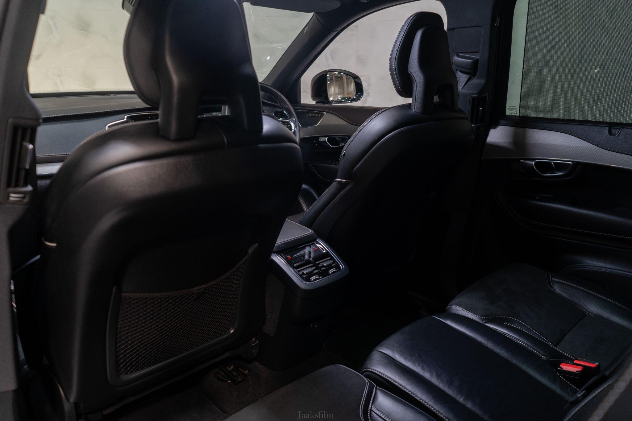 Volvo XC90 view 40