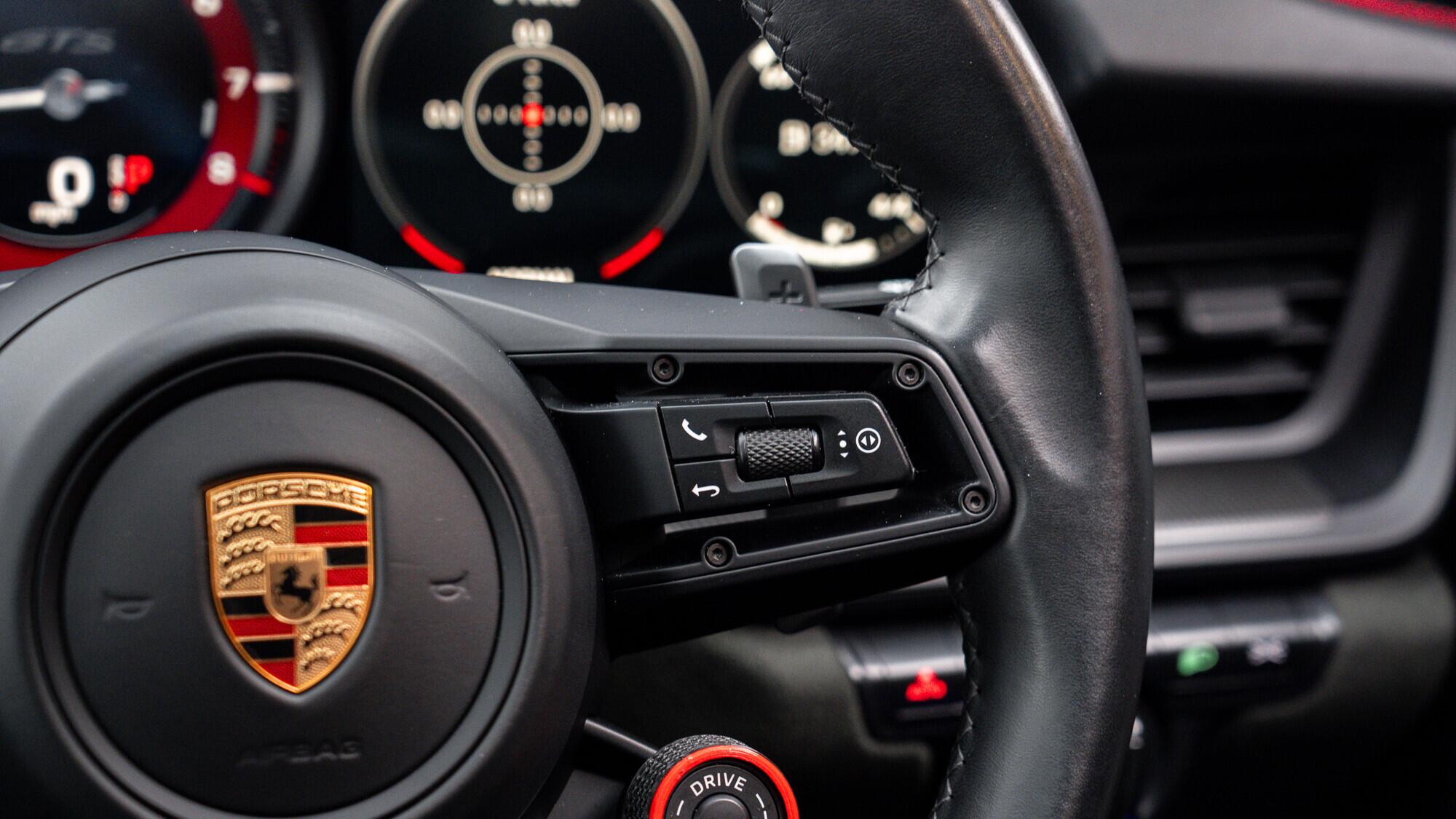 Porsche 911 view 26
