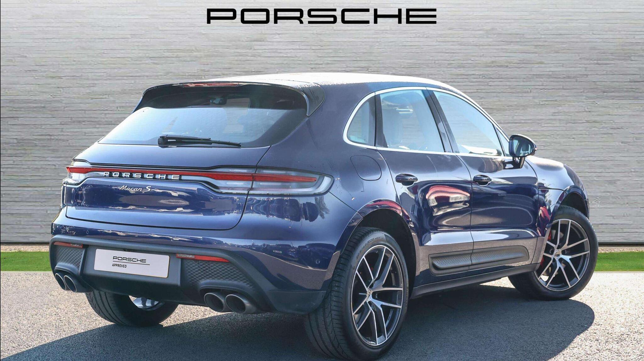 Porsche Macan view 3