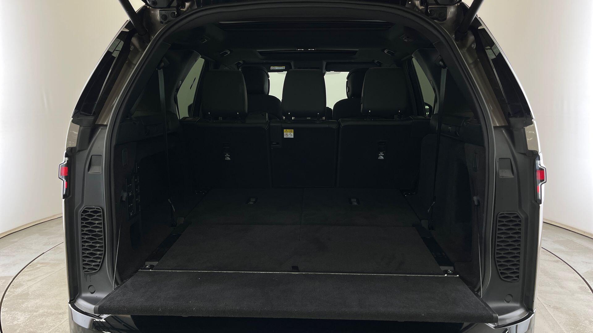 Land Rover Discovery view 10