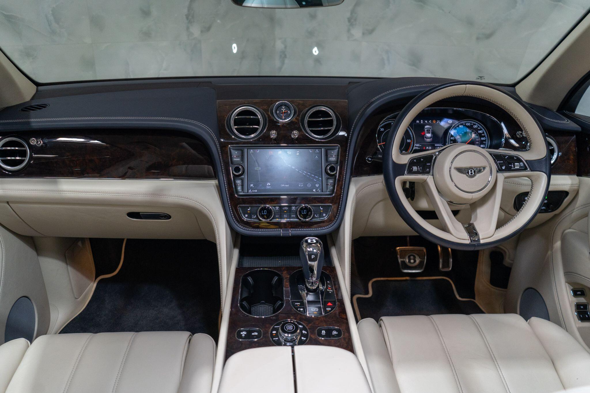 Bentley Bentayga view 10
