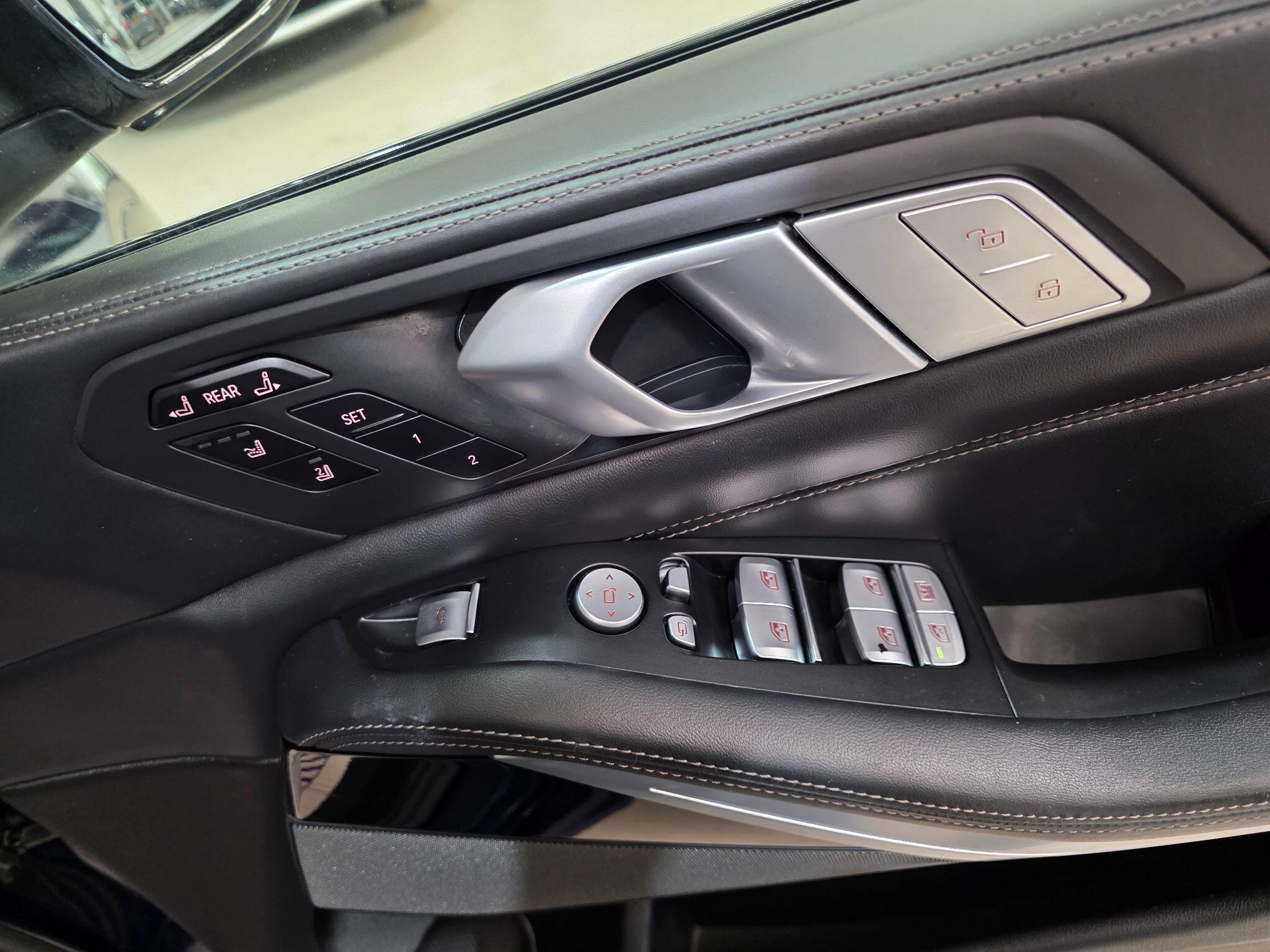 BMW X7 view 26
