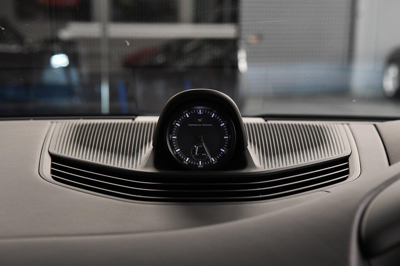 Porsche Taycan view 17