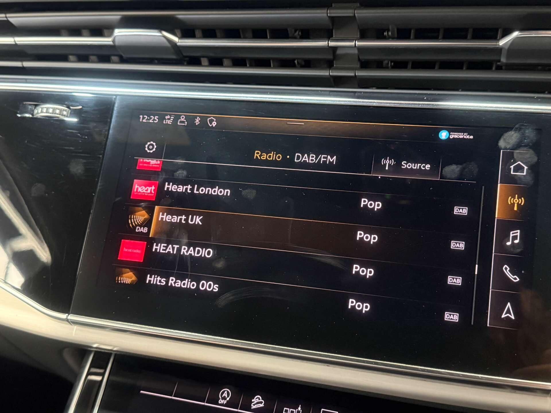 Audi SQ7 view 53
