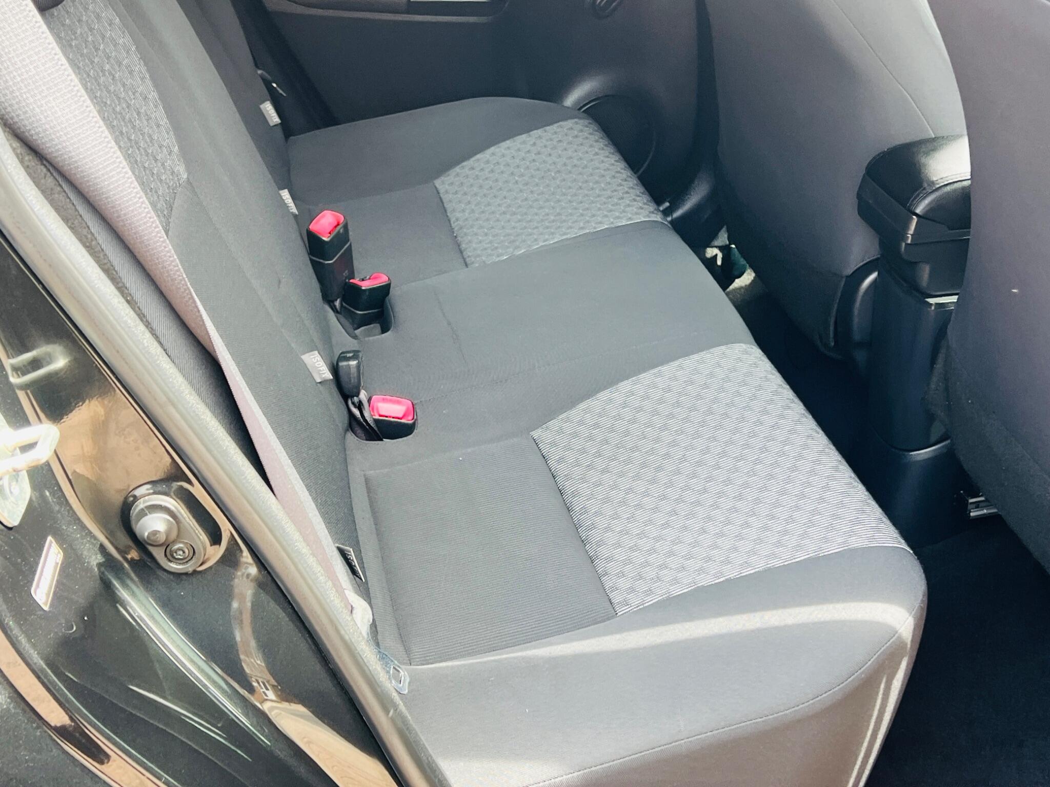 Toyota Yaris view 33