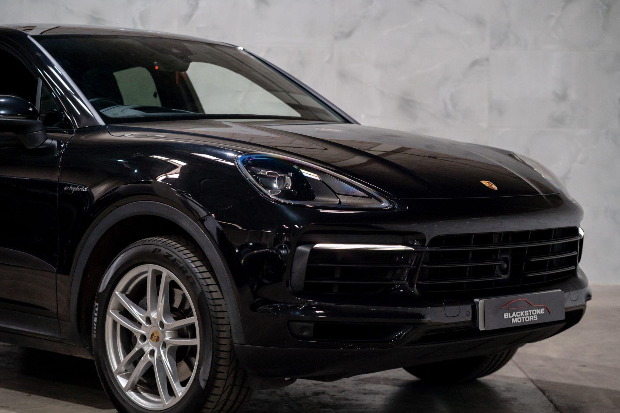 Porsche Cayenne view 37