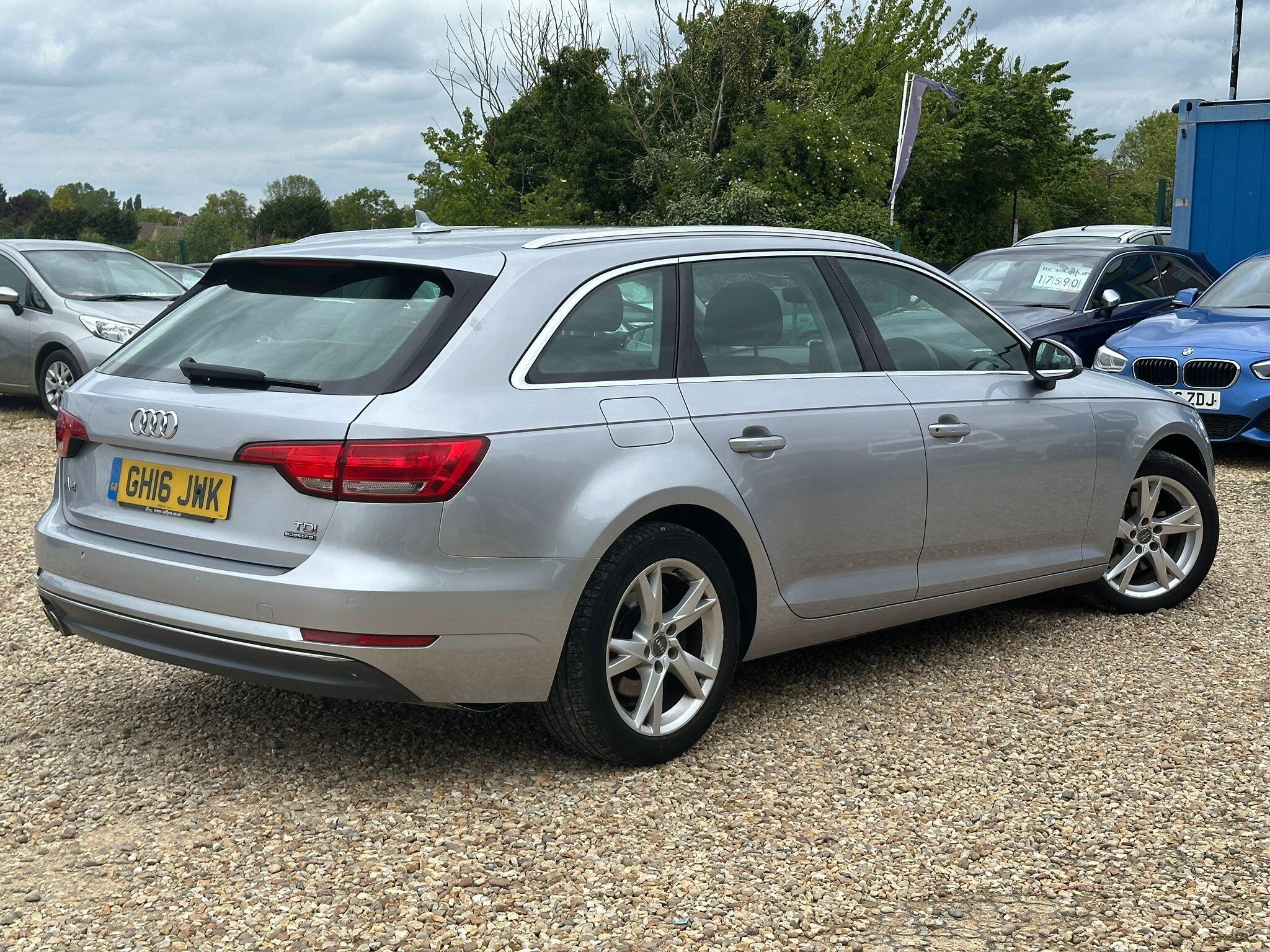 Audi A4 Avant view 3