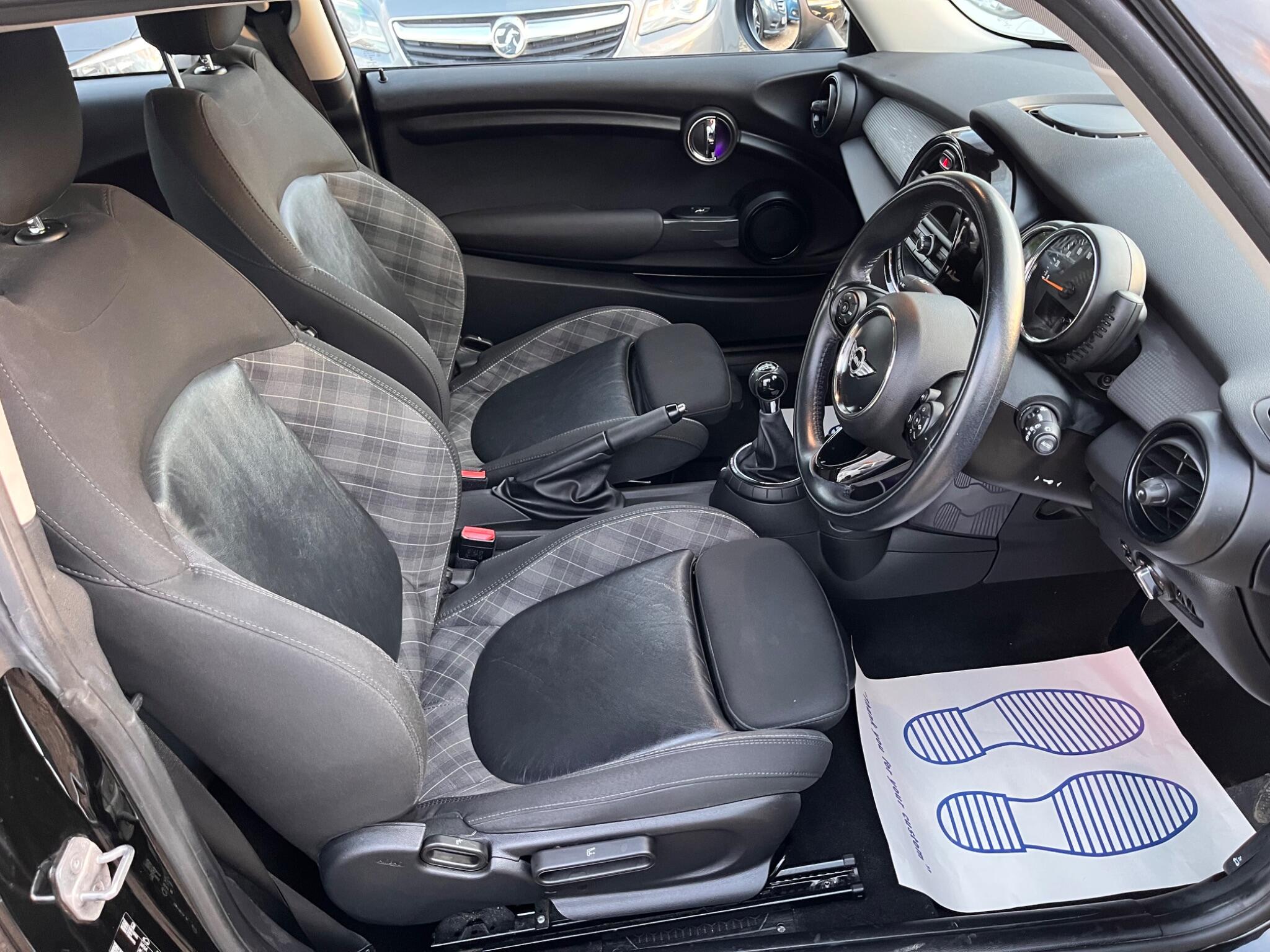 MINI Hatch view 24