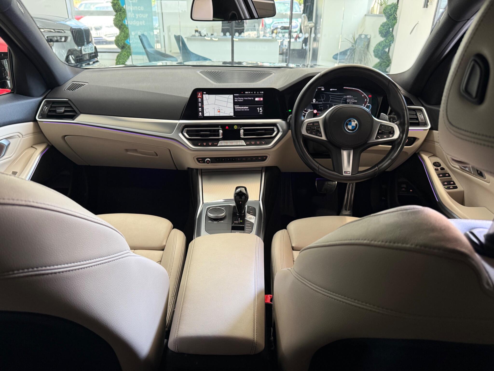 BMW 3 Series view 18