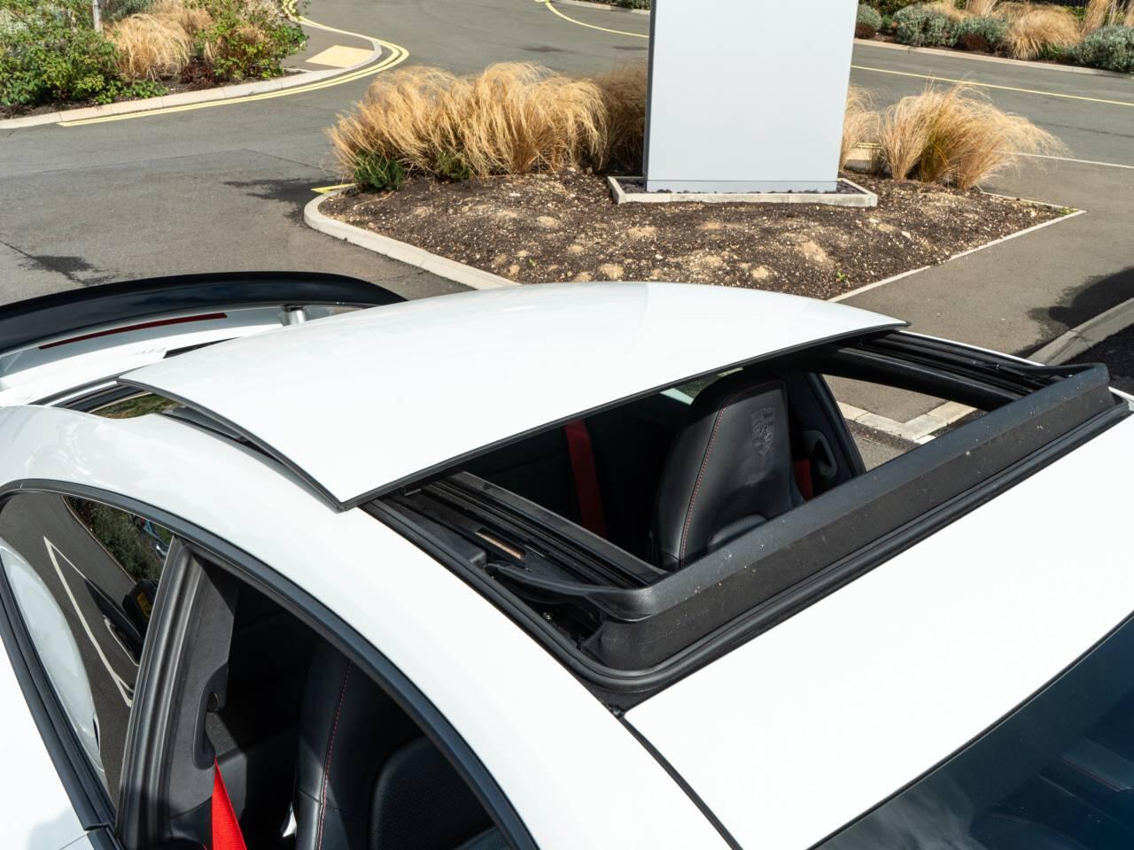 Porsche 911 view 20