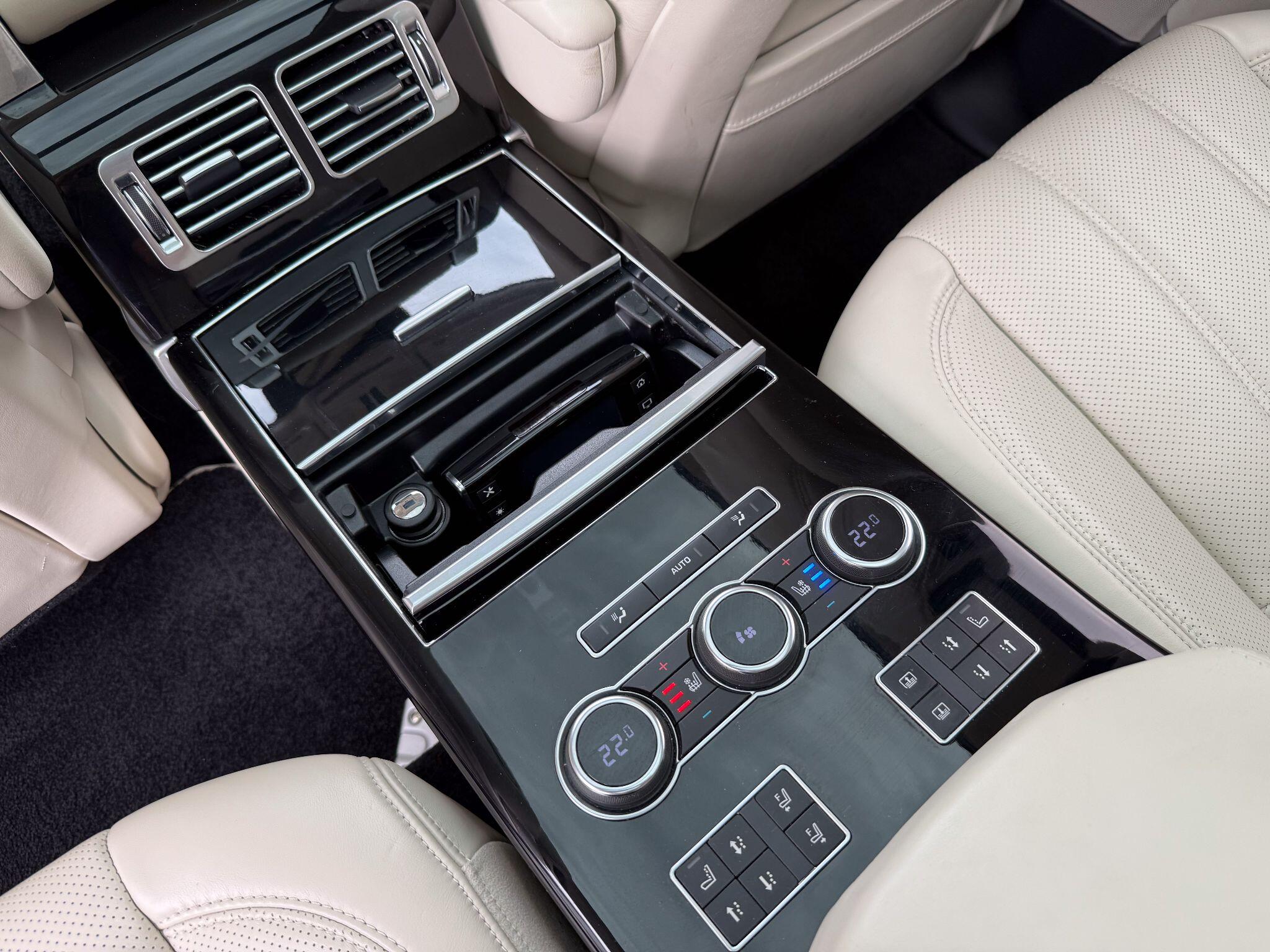 Land Rover Range Rover view 19
