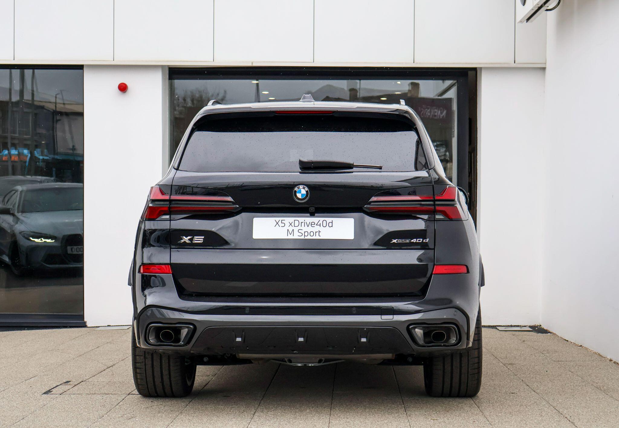 BMW X5 view 8