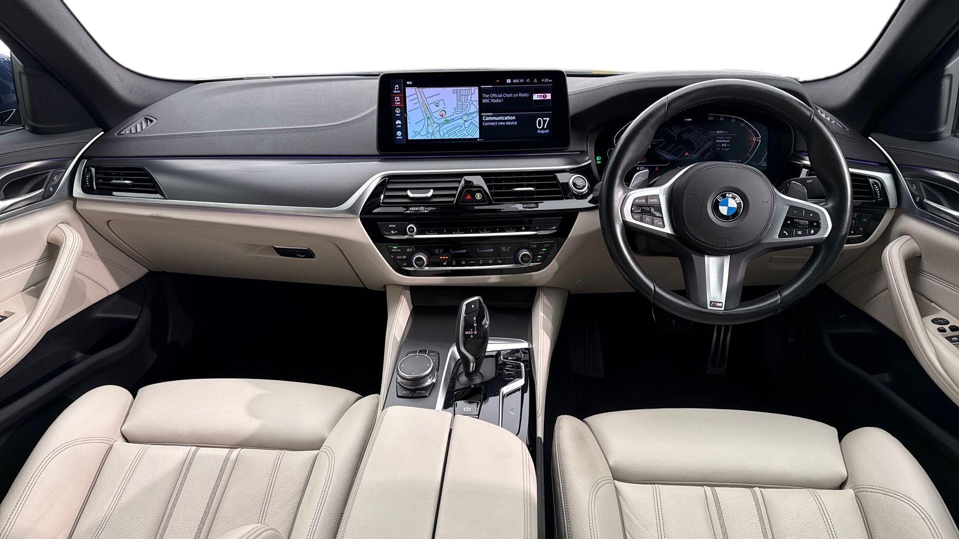 BMW 5 Series view 4