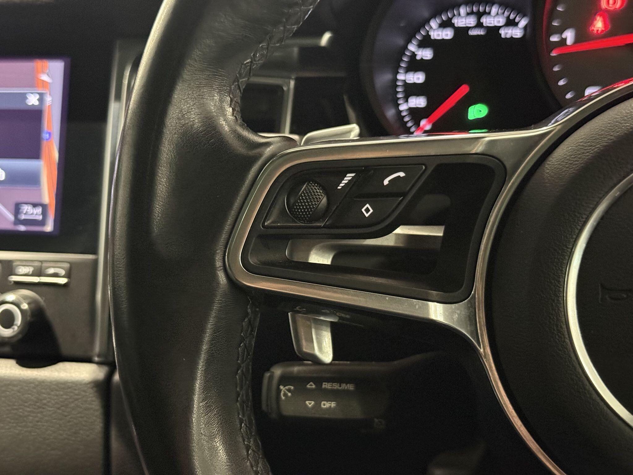 Porsche Macan view 78