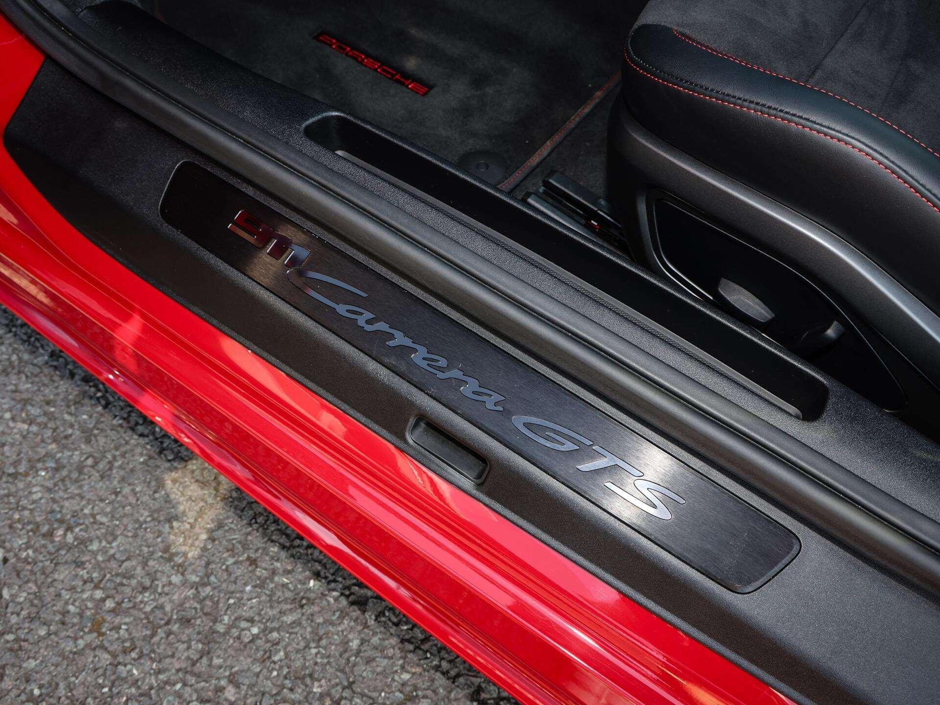 Porsche 911 view 23
