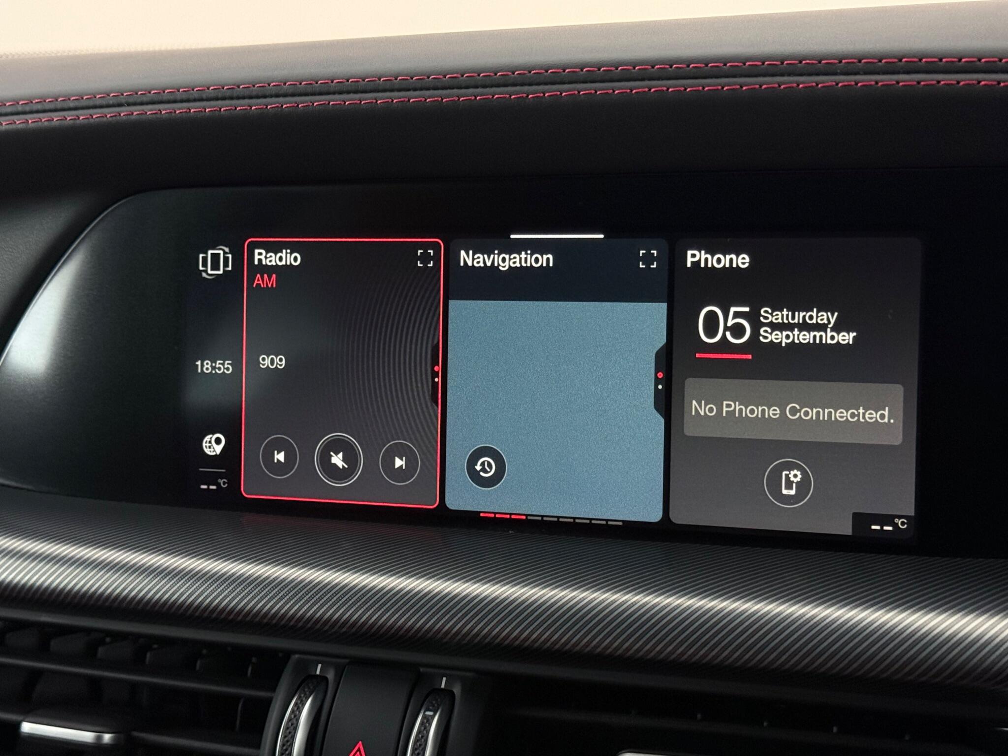 Alfa Romeo Stelvio view 25