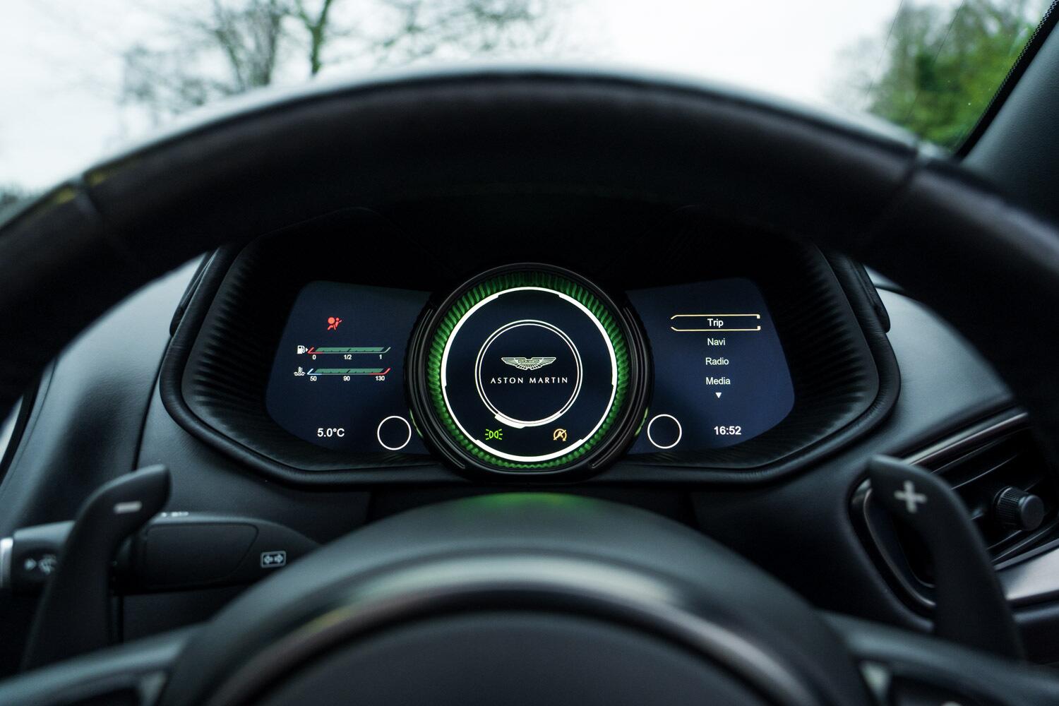 Aston Martin DB11 view 32