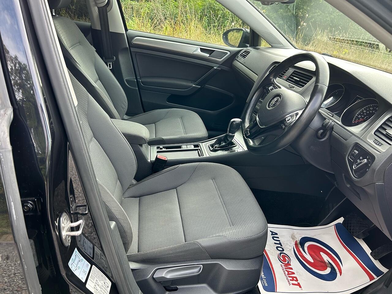 Volkswagen Golf view 17